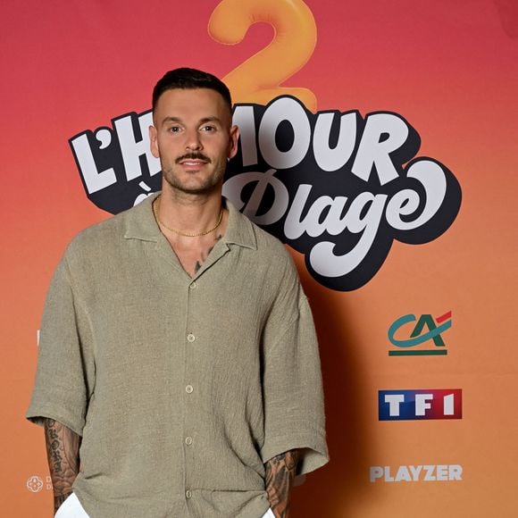 Exclusif - M. Pokora au photocall lors de l'enregistrement de l'émission "L'humour à la plage" pour la 2eme édition du festival de Juan les Pins à la pinède Gould le 27 juin 2025.© Bruno Bebert / Bestimage