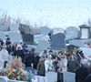 Il s'agit d'un tee-shirt noir avec un phoque stylisé en strass. Cet animal emblématique de Brigitte Bardot - sur le livret des funérailles, une photo d'elle avec

La famille et les amis proches lors de l'inhumation dans l'intimité de Brigitte Bardot dans le caveau familial du cimetière marin de Saint-Tropez, France, le 7 janvier 2026. © Bestimage