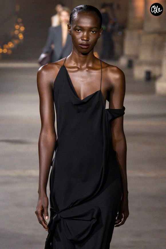 Défilé Victoria Beckham Collection Femme Prêt-à-Porter Printemps/Eté 2027 lors de la Fashion Week de Paris, le 2 octobre 2026. © Bestimage