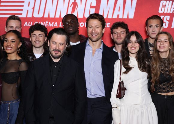 Edgar Wright, Glen Powell et les élèves de la Star Academy 2025 (G-D) Mélissa, Léa, Lily, Ambre, Léane, Léo, Noah, Théo P., Jeanne, Victor, Anouk, Ema, Sarah et Bastiaan lors de la première de Running Man au cinéma UGC Ciné Cité Bercy à Paris le 3 novembre 2025.

© Denis Guignebourg / Bestimage
