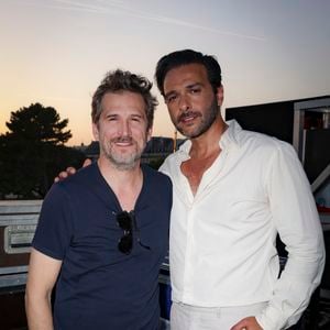 Guillaume Canet a réuni là-bas ses amis de longue date comme Maxim Nucci, ainsi que les acteurs Patrick Guérineau et Jeremie Covillault.

Exclusif - Guillaume Canet, Yodelice (Maxim Nucci) - Backstage de la soirée du "Grand Concert de la fête de la musique" au Jardin des Tuileries, autour de la vasque olympique, retransmis en direct sur France 2 à Paris le 21 juin 2025.

© Marc Ausset-Lacroix - Jack Tribeca - Christophe Clovis / Bestimage
