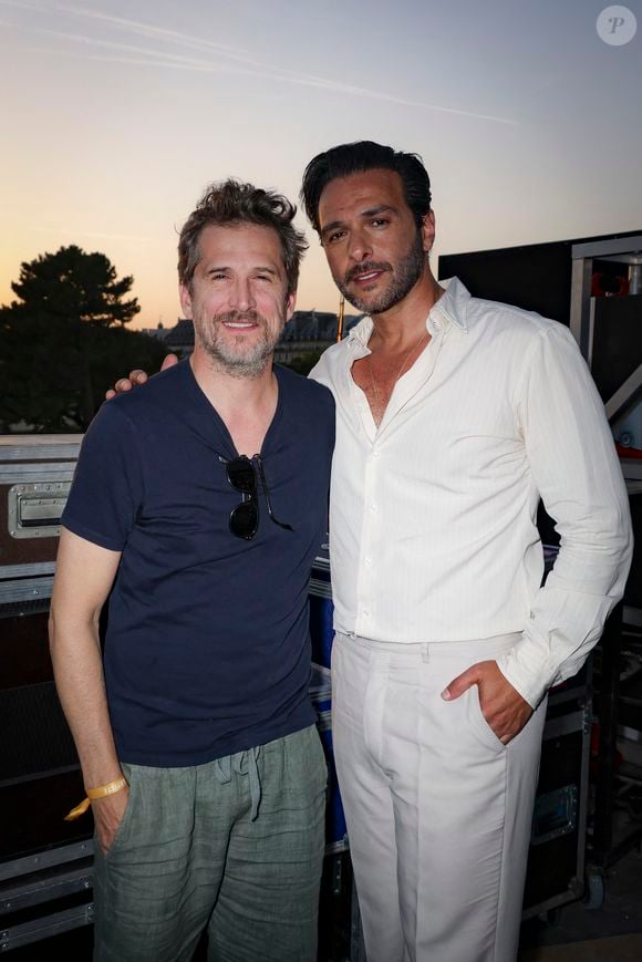Guillaume Canet a réuni là-bas ses amis de longue date comme Maxim Nucci, ainsi que les acteurs Patrick Guérineau et Jeremie Covillault.

Exclusif - Guillaume Canet, Yodelice (Maxim Nucci) - Backstage de la soirée du "Grand Concert de la fête de la musique" au Jardin des Tuileries, autour de la vasque olympique, retransmis en direct sur France 2 à Paris le 21 juin 2025.

© Marc Ausset-Lacroix - Jack Tribeca - Christophe Clovis / Bestimage