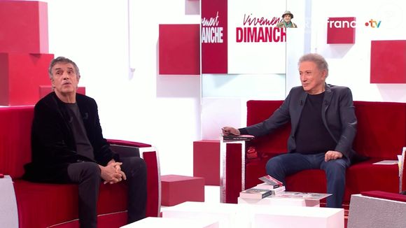 Julien Clerc dans Vivement dimanche le 23 novembre 2025. Capture d'écran/France 3