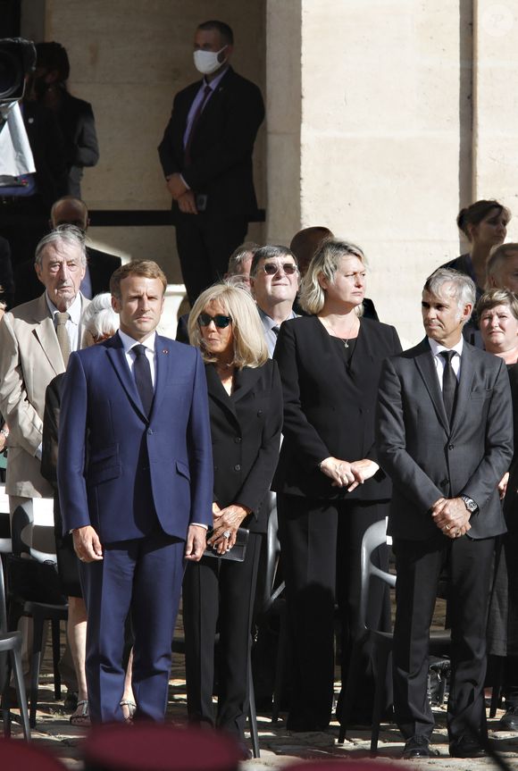 Pierre Vernier, le président de la République française, Emmanuel Macron et sa femme la Première Dame Brigitte Macron, Paul Belmondo et son ex- femme Luana lors de la cérémonie d’hommage national à Jean-Paul Belmondo à l’Hôtel des Invalides à Paris, France, le 9 septembre 2021. © Christophe Aubert  via Bestimage