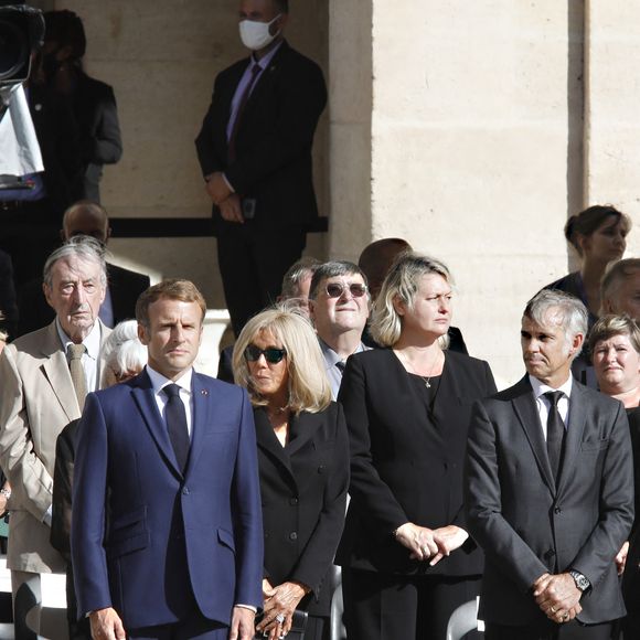 Pierre Vernier, le président de la République française, Emmanuel Macron et sa femme la Première Dame Brigitte Macron, Paul Belmondo et son ex- femme Luana lors de la cérémonie d’hommage national à Jean-Paul Belmondo à l’Hôtel des Invalides à Paris, France, le 9 septembre 2021. © Christophe Aubert  via Bestimage