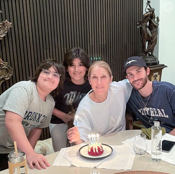 Céline Dion avec ses trois fils. Photo : Facebook/Céline Dion