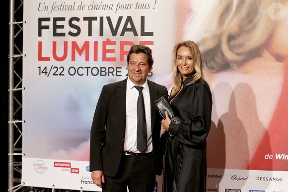 Mais il semble inutile de prendre des risques bêtement, d'autant plus que Laurent Gerra a une petite fille prénommée Célestine, nés en 2020 de sa relation avec sa compagne Christelle Bardet, qui compte sur lui. 

Laurent Gerra et sa femme Christelle Bardet, et lors de la cérémonie d'ouverture de la 15ème édition du Festival du film Lumière à Lyon, du 15 au 22 octobre 2023. Le festival rend, cette année, hommage à W.Wenders, cinéaste allemand qui recevra le lauréat d'honneur pour son oeuvre. Lyon le 14 octobre 2023. © Pascal Fayolle / Bestimage