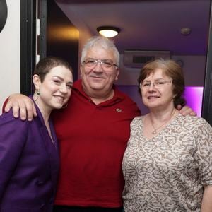 Exclusif - Emilie Dequenne et ses parents - Backstage - Soirée de gala "Tous les talents chantent contre le cancer" pour l'association "Tout le monde contre le cancer" à l'Olympia à Paris. Le 20 juin 2024
© Jack Tribeca / Bestimage