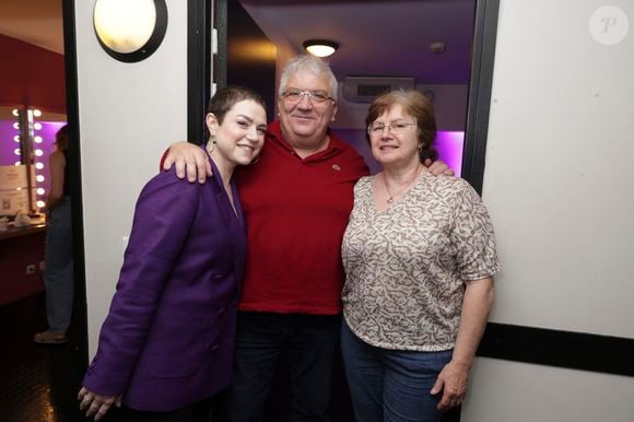 Exclusif - Emilie Dequenne et ses parents - Backstage - Soirée de gala "Tous les talents chantent contre le cancer" pour l'association "Tout le monde contre le cancer" à l'Olympia à Paris. Le 20 juin 2024
© Jack Tribeca / Bestimage