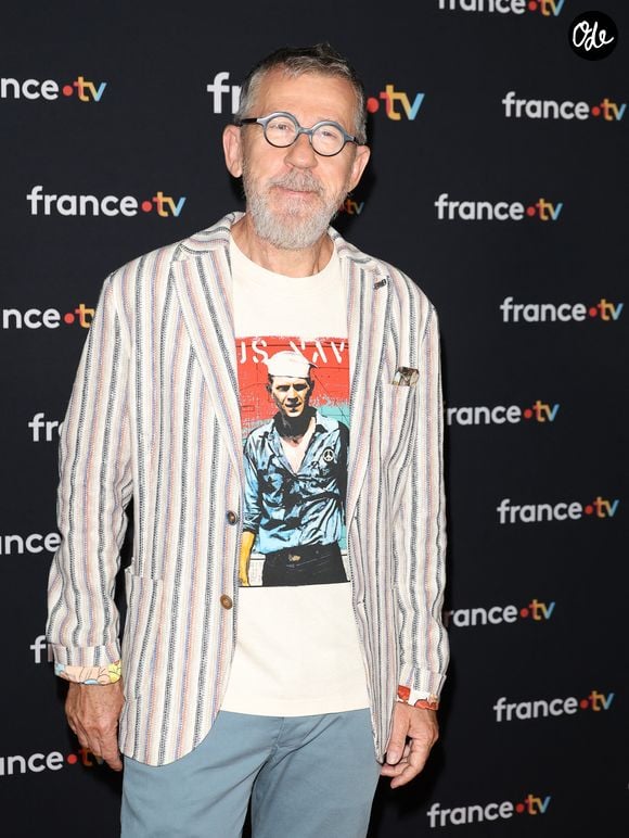 En parallèle, Jamy Gourmaud dirige sa propre société de production audiovisuelle

Jamy Gourmaud au photocall pour la conférence de presse de rentrée de France TV à la Grande Halle de la Villette à Paris, France, le 11 juillet 2023. © Coadic Guirec/Bestimage