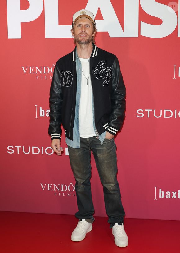 Fidèle en amitié, Philippe Lacheau est également venu applaudir le travail de Reem Kherici.

Philippe Lacheau - Avant-première du film "Pour le plaisir" au Pathé Palace à Paris le 4 ami 2026. 

© Coadic Guirec/bestimage