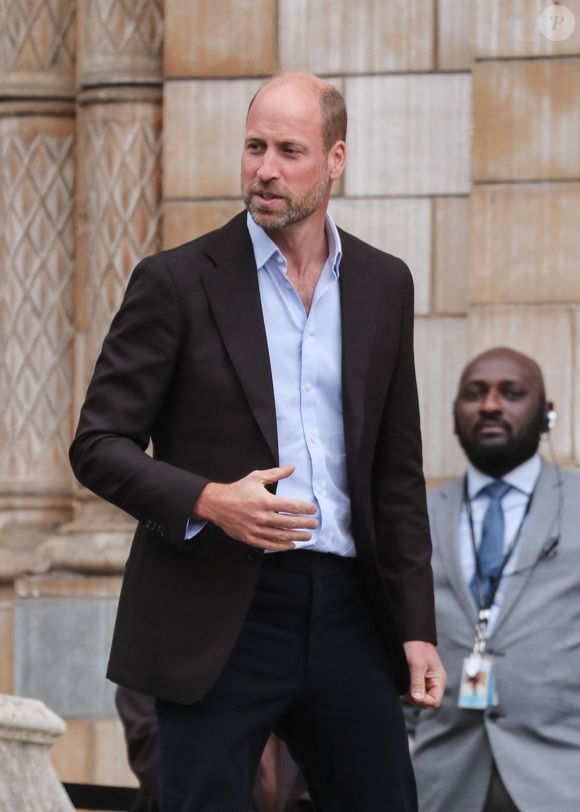 Le prince William, prince de Galles, et Catherine (Kate) Middleton, arborant des cheveux blonds, visitent les jardins, récemment transformés, du musée d'histoire naturelle à Londres, le 4 septembre 2025. © Backgrid UK/ Bestimage