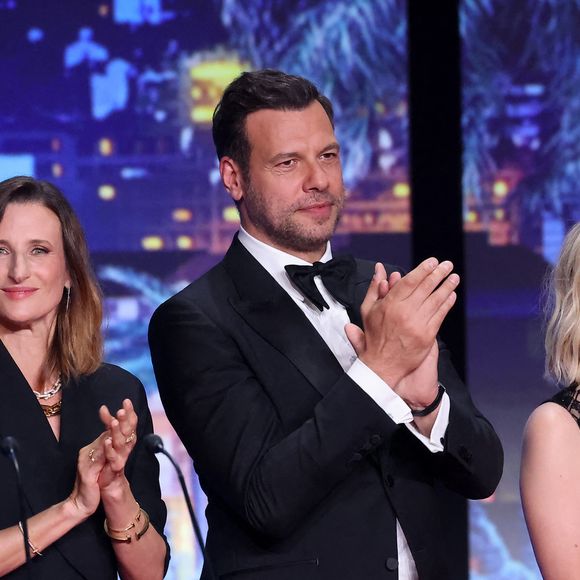 Il succède à Camille Cottin 

Camille Cottin, Laurent Lafitte, Mélanie Laurent - Cérémonie de clôture du 77ème Festival International du Film de Cannes au Palais des Festivals à Cannes. Le 25 mai 2024.
© Borde-Jacovides-Moreau / Bestimage