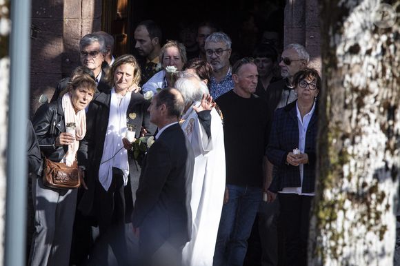 Fanny Groll, la mère de la défunte - Obsèques de Lina, l'adolescente de 15 ans disparue le 23 septembre 2023, en l'Eglise Saint-Arnould de Plaine, le 25 octobre 2024. 
© Elyxandro Cegarra / Panoramic / Bestimage