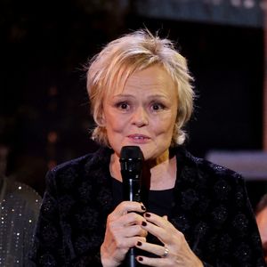 Exclusif - Muriel Robin lors surprises lors de l'enregistrement de l'émission "La chanson secrète N°14", présentée par N.Aliagas et diffusée le 26 décembre sur TF1, consacrée à Isabelle Ithurburu à Paris, France, le 9 décembre 2025. © Jacovides-Moreau/Bestimage