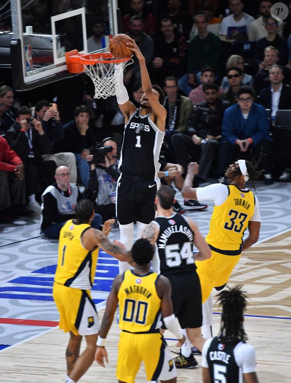 Le problème a été découvert lorsqu'il est revenu à San Antonio du All-Star Game qui s'est tenu le week-end dernier à San Francisco, indiquent les Spurs dans leur communiqué.

Victor Wembanyama lors du match "San Antonio Spurs - Pacers Indiana (98-136)" dans le cadre des NBA Paris Games 2025 à l'Accord Arena Bercy à Paris, le 26 janvier 2025.
© Ramsamy Veeren/Bestimage