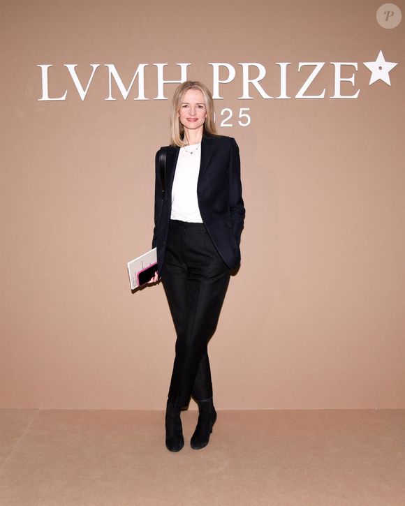 Une caractéristique qui l'a fait passer pour arrogante, comme l'a fait savoir son frère Antoine Arnault, à "Vogue". 


à Paris, au prix LVMH 2025 : Delphine Arnault.