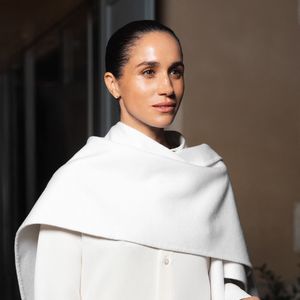 Meghan Markle, qui a coupé les ponts avec son père, n'aurait pas déboursé un seul centime pour financer ces frais médicaux.

Meghan Markle au défilé Balenciaga lors de la Fashion Week de Paris.

Photo : Tiziano Da Silva/Bestimage