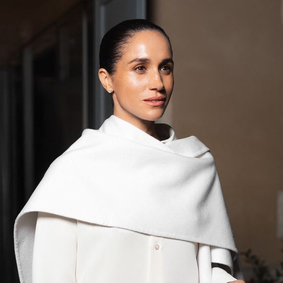 Meghan Markle, qui a coupé les ponts avec son père, n'aurait pas déboursé un seul centime pour financer ces frais médicaux.

Meghan Markle au défilé Balenciaga lors de la Fashion Week de Paris.

Photo : Tiziano Da Silva/Bestimage