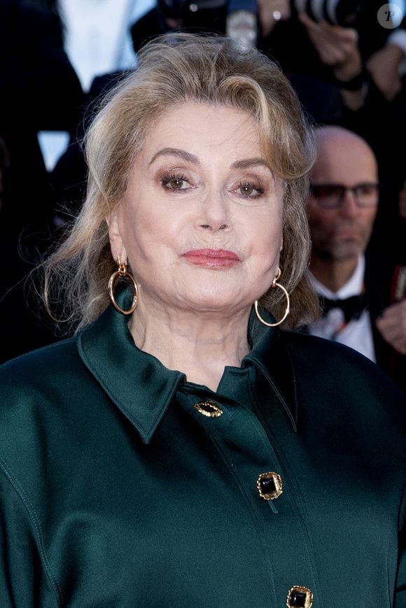 Catherine Deneuve - Montée des marches du film "Histoires parallèles" lors du 79ème Festival International du Film de Cannes, le 14 mai 2026. 

© Olivier Borde / Bestimage