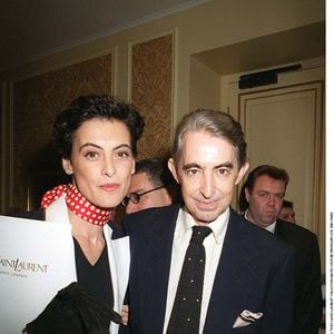 Inès de la Fressange Luigi d’Urso People au defile Yves Saint-Laurent collection Haute-Couture printemps-été 2001. AGENCE / BESTIMAGE