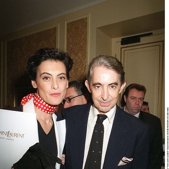 Inès de la Fressange Luigi d’Urso People au defile Yves Saint-Laurent collection Haute-Couture printemps-été 2001. AGENCE / BESTIMAGE