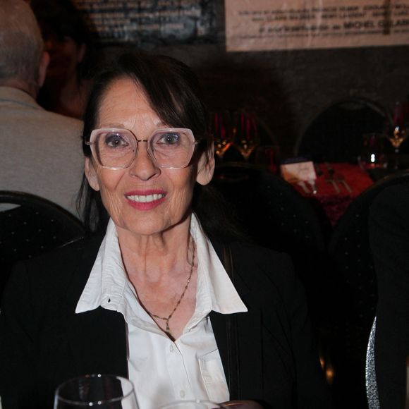 elle protège tout particulièrement ses liens avec elle.

Chantal Lauby lors de la soirée de présentation de la nouvelle revue au Artishow Cabaret à Paris le 2 juin 2025. Le cabaret fête aussi son 250 000 ème spectateur.

© Philippe Baldini / Bestimage