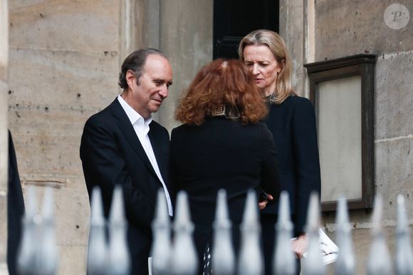 Mais influente du monde du luxe

Exclusif - Xavier Niel et sa compagne Delphine Arnault à la sortie de la messe hommage à Doris Brynner dans l'église Saint-Philippe-du-Roule à Paris le 4 juin 2025.

© Christophe Clovis / Bestimage