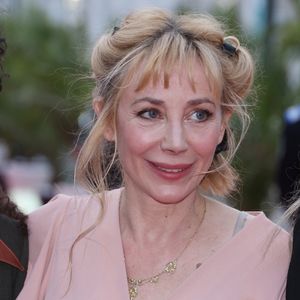 L'actrice a également multiplié les stages techniques dans l'ombre (maquillage, mise en scène) et rêvait même de devenir agent de chanteurs d'opéra.

Julie Depardieu - Arrivées à la soirée de clôture de la 35ème édition du ''Dinard British and Irish Film Festival'' de Dinard, France, le 5 octobre 2024. © Denis Guignebourg/BestImage