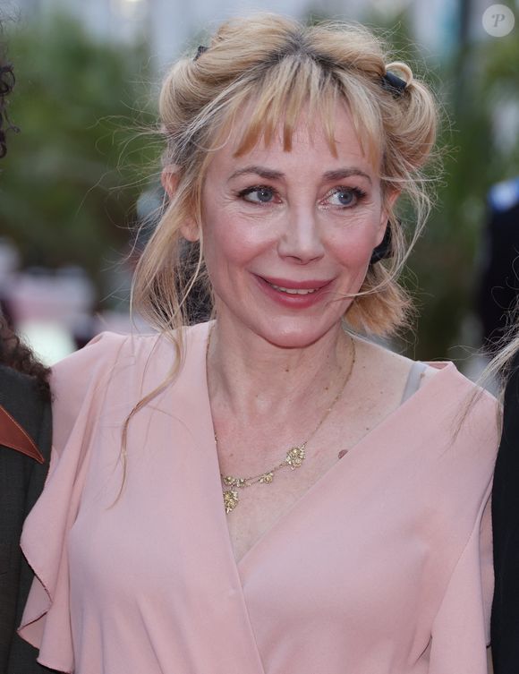 L'actrice a également multiplié les stages techniques dans l'ombre (maquillage, mise en scène) et rêvait même de devenir agent de chanteurs d'opéra.

Julie Depardieu - Arrivées à la soirée de clôture de la 35ème édition du ''Dinard British and Irish Film Festival'' de Dinard, France, le 5 octobre 2024. © Denis Guignebourg/BestImage