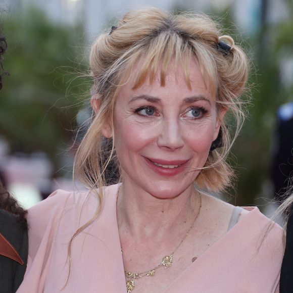 L'actrice a également multiplié les stages techniques dans l'ombre (maquillage, mise en scène) et rêvait même de devenir agent de chanteurs d'opéra.

Julie Depardieu - Arrivées à la soirée de clôture de la 35ème édition du ''Dinard British and Irish Film Festival'' de Dinard, France, le 5 octobre 2024. © Denis Guignebourg/BestImage