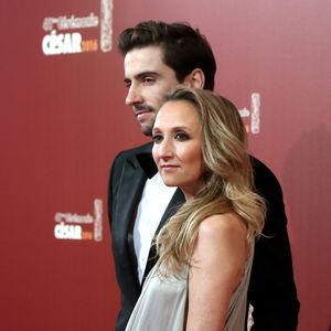 Audrey Lamy enceinte et son compagnon Thomas Sabatier - Photocall lors de la 41ème cérémonie des Cesar au théâtre du Châtelet à Paris, le 26 février 2016. © Borde-Jacovides/Bestimage