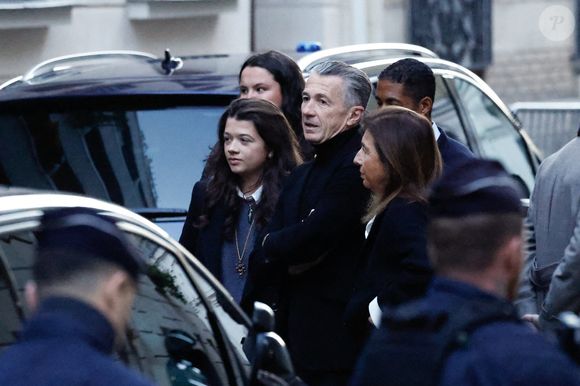 François Sarkozy et sa fille Anastasia - La famille et les soutiens de Nicolas Sarkozy se sont réunis devant son domicile le jour de son incarcération à la prison de la Santé à Paris.

© Moreau / Jacovides / Bestimage