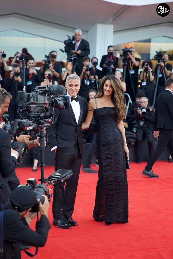 se sont subtilement entremêlés sur la lagune italienne.

George Clooney et sa femme Amal - Arrivées à la cérémonie d'ouverture et la projection du film "Ink" lors de la 83ème édition du festival international du film de Venise, la Mostra le 2 septembre 2026 © Jasmine Aissaoui / Bestimage
