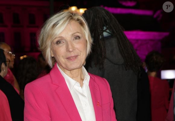 Evelyne Dhéliat - Lancement de la campagne Octobre Rose 2024 sur la Place Vendôme à Paris le 30 septembre 2024. © Coadic Guirec/Bestimage