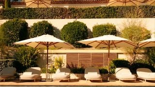 La Réserve Ramatuelle, un écrin de luxe avec vue sur la Méditerranée adopté par Iris Mittenaere et Antoine Dupont