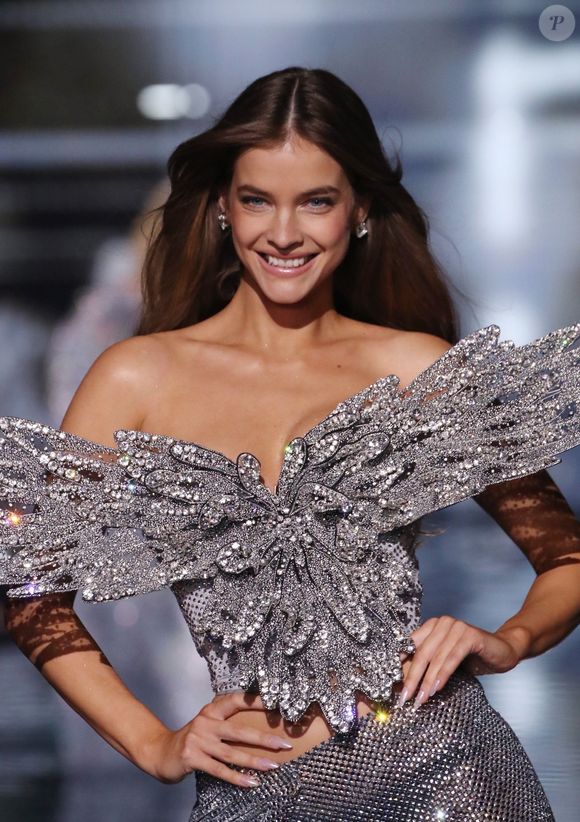 Barbara Palvin - Le Victoria's Secret Fashion Show à New Tok le mercredi 15 octobre 2025.
Crédit : Backgrid USA / Bestimageictoria's Secret Fashion Show