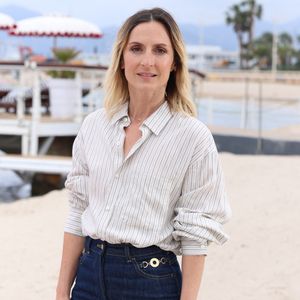 En plus de ce mal, Camille Chamoux souffre également d'adénomyose utérine, une forme bien spécifique d'endométriose qui s'attaque à la partie interne de l'utérus.
Camille Chamoux - Photocall "Chamouxland : la reconstruction" sur la plage du Majestic lors de la 9ème édition de "CanneSeries" à Cannes le 26 Avril 2026.
Photo par Denis Guignebourg / Bestimage