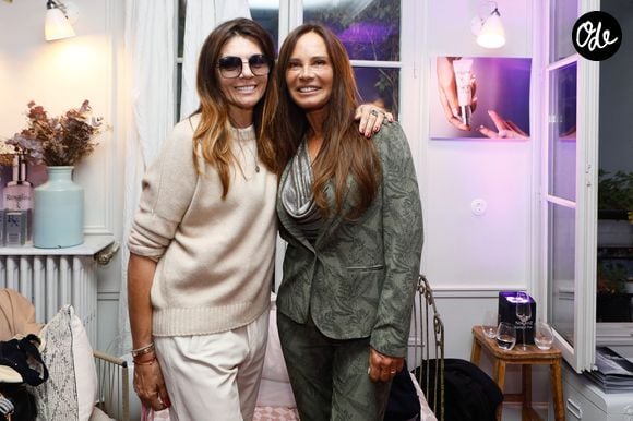 Véronika Loubry et Nathalie Marquay Pernaut lors du lancement de la gamme "Crystal Bright" de la marque Rexaline à Paris, le 27 octobre 2022.

© Christophe Clovis / Bestimage