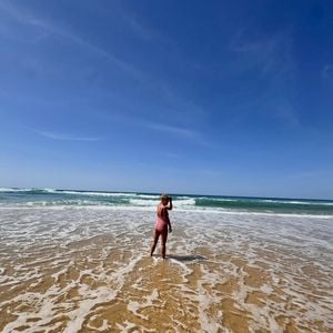 L'heure des vacances a sonné pour Élodie Gossuin, son mari Bertrand et leur quatre enfants