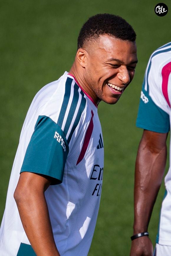 Kylian Mbappé, du Real Madrid CF, est aperçu à l'entraînement avec ses coéquipiers lors de la séance préparatoire à la 1re journée de la phase de ligue de l'UEFA Champions League 2026/2027, à la Ciudad Real Madrid, le 7 septembre 2026 à Madrid, en Espagne.

(Credit Image: © Alberto Gardin/ZUMA Press Wire / Bestimage) | 00768743