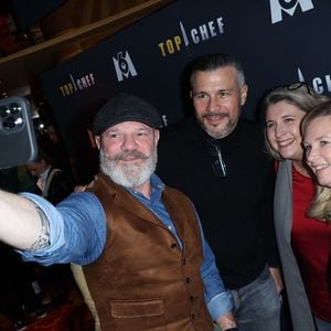 Si avec ses compères sur M6 elle démocratise la cuisine gastronomique et tente de mettre la main sur la future pépite des fourneaux...

Philippe Etchebest, Glenn Viel, Stéphanie Le Quellec et Hélène Darroze assistent à la première de Top Chef Saison 15 le 11 mars 2024 à Paris, France. Photo Jerome Domine/Abaca