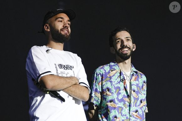Ils sont d'ailleurs décidé de créer le Rose Festival au sein de cette cité du sud de la France

Big Flo et Oli en concert sur la scène du Printemps de Pérouge au château de Saint-exupéry à Saint-Maurice de Rémens le 1er juillet 2023.  
Crédit : Sandrine Thesillat / Panoramic / Bestimage