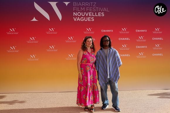 Equipe du film "Congo Boy" du réalisateur Rafiki Fariala au Théâtre de la Gare du Midi lors de la Cérémonie d'ouverture du Festival international du film de Biarritz - Nouvelles Vagues 2026, le 23 juin 2026. La productrice Caroline Nataf et le réalisateur Rafiki Fariala.  © Jean-Marc Lhomer / Bestimage