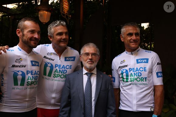 Richard Virenque, Patrice Cellario, Laurent Jalabert - Le Prince Albert II de Monaco a donné le départ de la parade "Roulons pour la Paix" lors de la 20ème étape de la 111ème édition du Tour de France regroupant 40 personnalités et athlètes venus parcourir les 34 km de la dernière étape du Tour de France entre Monaco et la ville de Nice. Dans un contexte de résurgence des conflits internationaux, cette initiative commune de Peace and Sport et du Tour de France représente une occasion unique de rappeler l’importance d’investir dans le sport comme outil pour développer l’inclusion, le vivre ensemble et la culture de paix. © Claudia Albuquerque/Bestimage