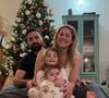 Laure et Matthieu de l'émission "Mariés au premier regard avec leurs deux filles Lya et Rose