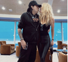 Cette femme de 56 ans serait tombée par-dessus bord, à 17 milles nautiques au large de l’île de Grand Bahamas, d'après la police royale des Bahamas, alors qu'elle était en pleine croisière, à bord du Royal Caribbean.
Kimberly Burch sur Instagram, avec Taime Downe.