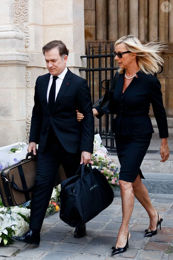 Renaud Capuçon et sa femme Laurence Ferrari - Sorties des obsèques de Philippe Labro dans l'église de Saint-Germain-des-Prés à Paris le 13 juin 2025. © Dominique Jacovides - Christophe Clovis / Bestimage