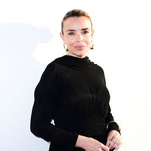 Pour Élodie Bouchez, la danse n’est pas seulement un exercice physique, mais un moyen d’habiter pleinement son corps et de donner de la profondeur à ses personnages.

Exclusif - Elodie Bouchez pose en backstage de l'émission "C à vous" lors du 78ème Festival International du Film de Cannes le 15 mai  2025. © Jack Tribeca / Bestimage