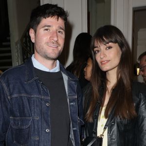 Exclusif - Clara Luciani et un ami lors de la générale de la pièce "Amis pour la vie" au théâtre de l'Oeuvre à Paris le 24 avril 2025. La représentation est suivie d'un cocktail.

© Coadic Guirec / Bestimage